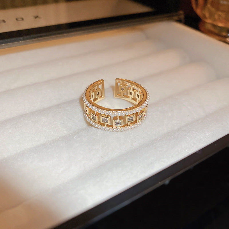 Pearl Zircon letter open-ended ring Won't fade